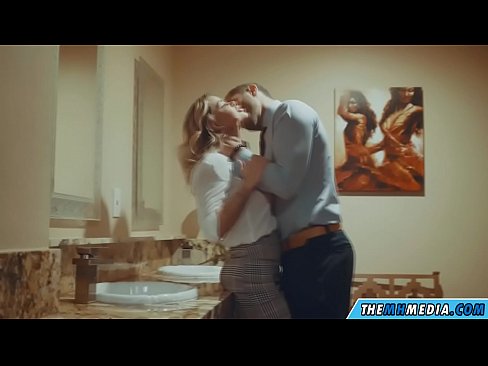 ❤️ Khi một cô gái tóc vàng busty quyến rũ bạn trong một nhà vệ sinh công cộng ☑ Khiêu dâm fb ở% vi.porncomixone.ru% ❌️